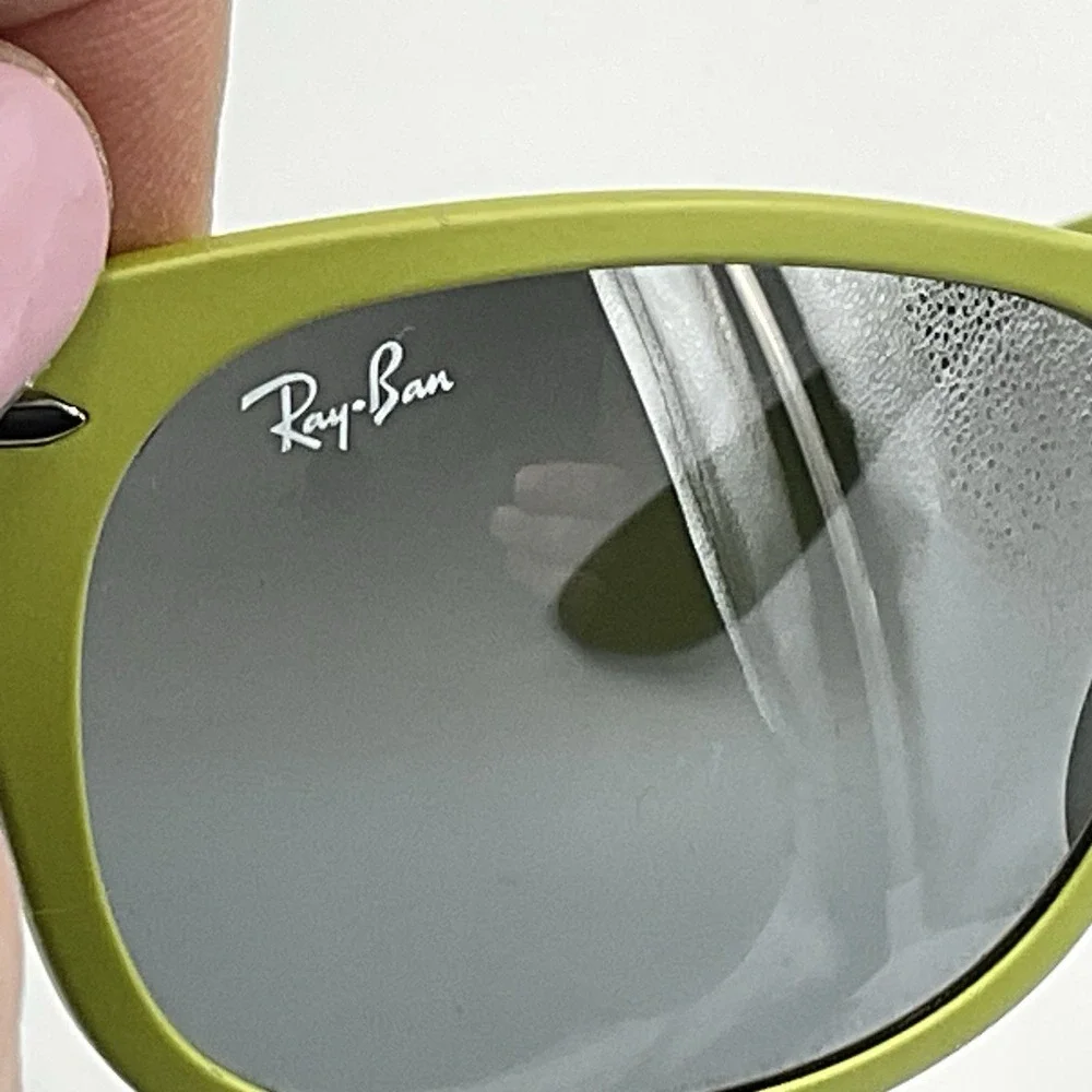 Ray-Ban Sunglasses Wayfarer Liteforce Matte Aced Green Silver Gray Lenses RB4207